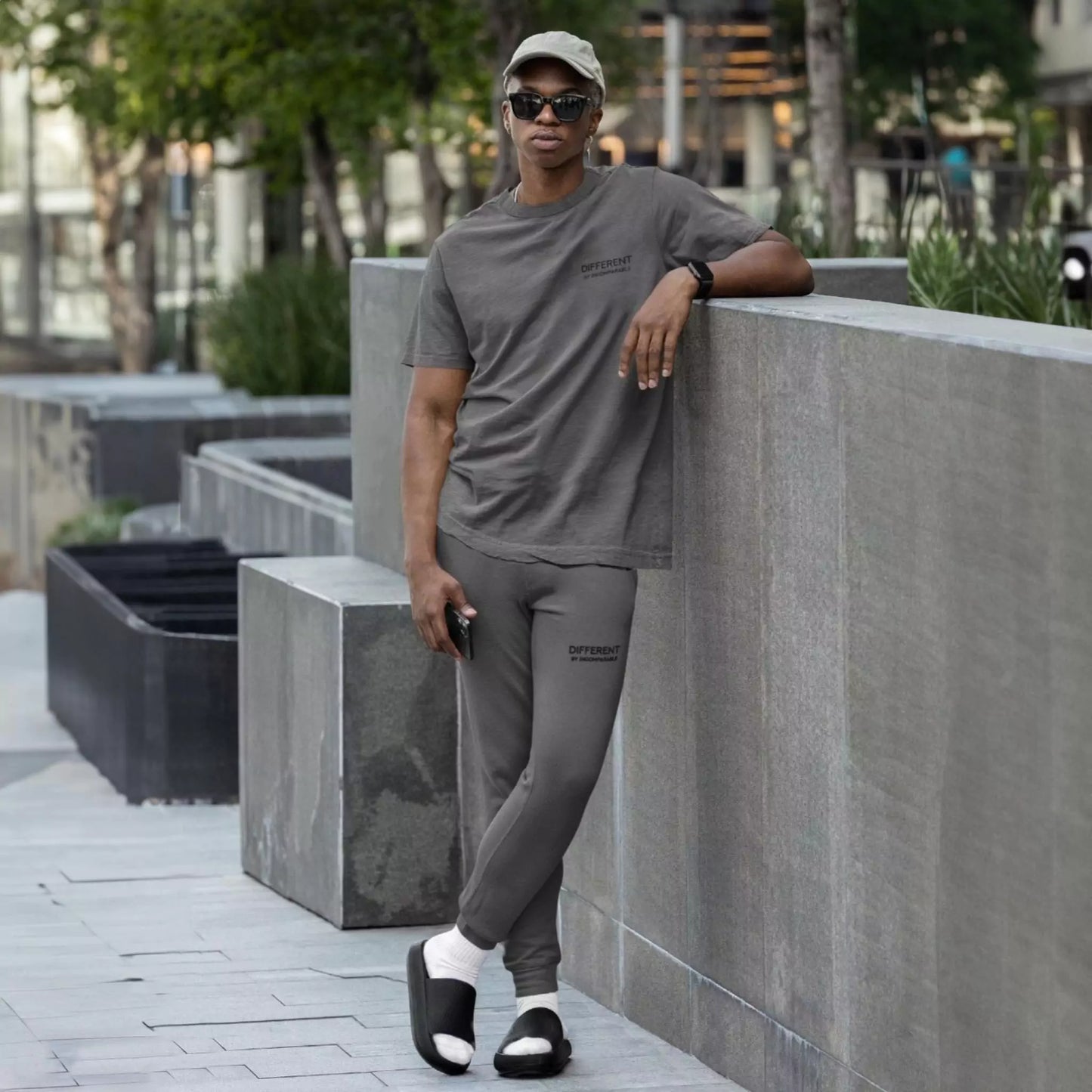 Different Tee Grey Dark