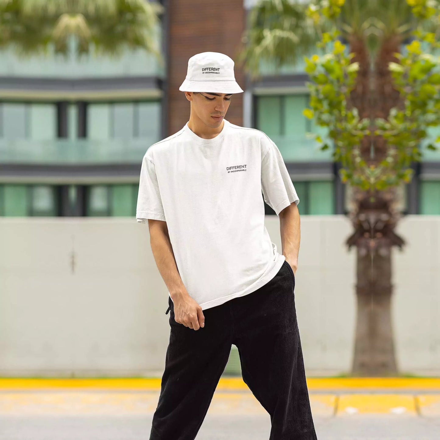 Different Bucket Hat Black/White